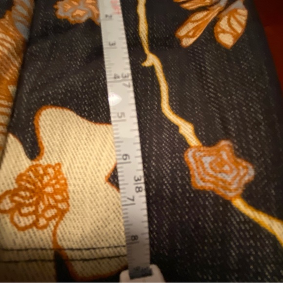 Agnes & Dora High Waisted Pixie Jeans. (says L but fits like a medium) - Picture 11 of 13